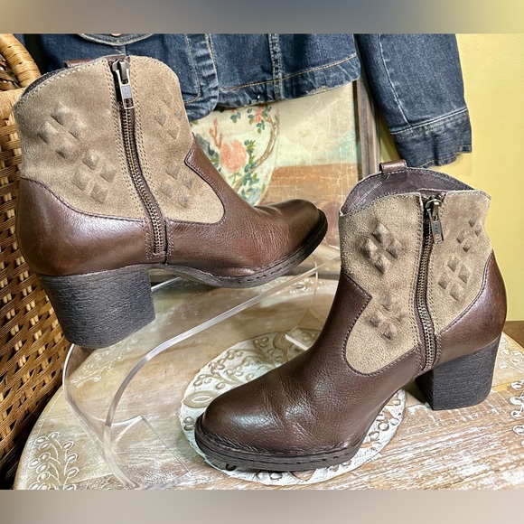 EUC Born “Capri” Leather and Suede Cowgirl Ankle Bootie Size 6.5/37 - Picture 8 of 13